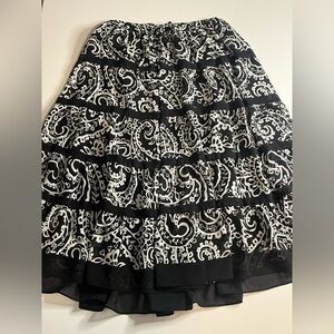 Alfred Dunner Black & White Tiered Skirt Size 12
